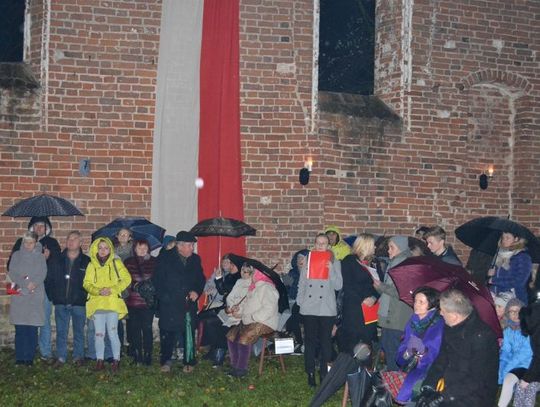 Patriotyczny koncert w ruinach