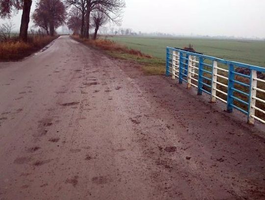 Patrole policji podczas wywozu buraków z pól