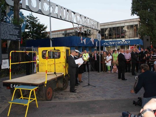 Patrząc na tablicę z 21 postulatami gdańskimi...