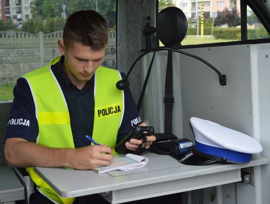 Pędzili hulajnogą po pijanemu. Doszło do zderzenia z rowerem