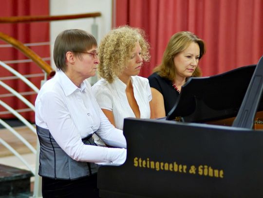 Pianistki w Trójmieście grają utwory Piotra Lacherta