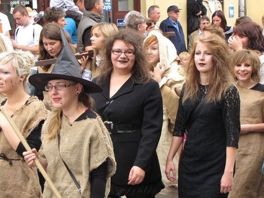 Piękne dwórki, czarownice, zbójcerz - pelplińskie biczowanie