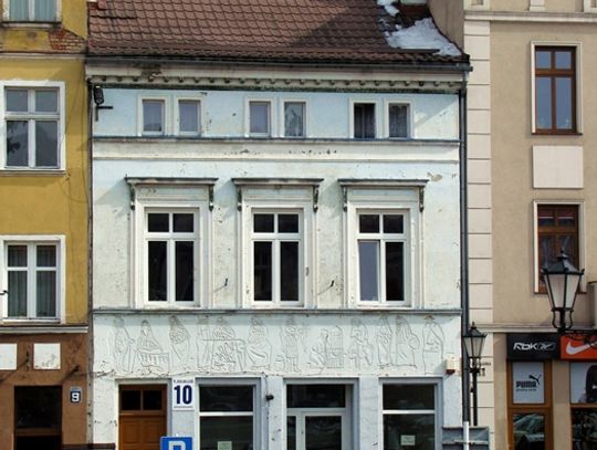 Pieniądze na ołtarz i kamienice 