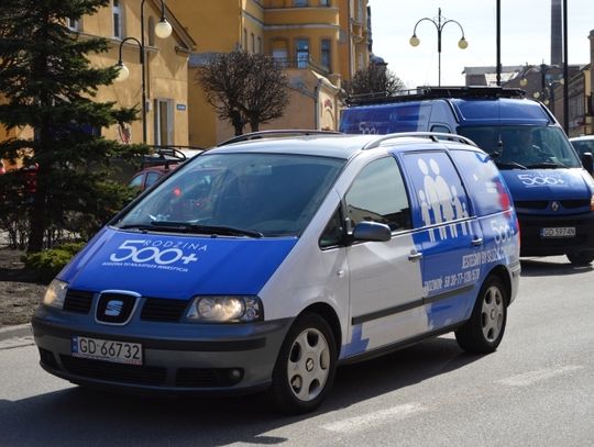 Pierwsze „500-busy” dotarły do Pelplina. Wkrótce odwiedzą nasz powiat! 