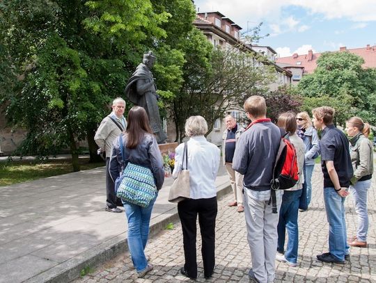 Pierwszy spacer z Lokalnymi Przewodnikami i Przewodniczkami w Nowym Porcie
