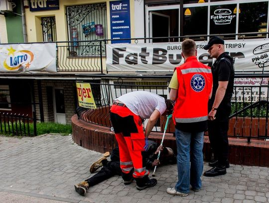 Piją do nieprzytomności – skargi właścicieli sklepów