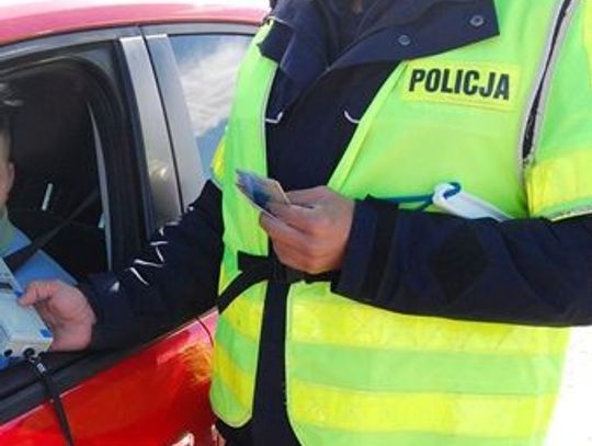 Pijany kierowca zamienił się z bardziej pijanym pasażerem