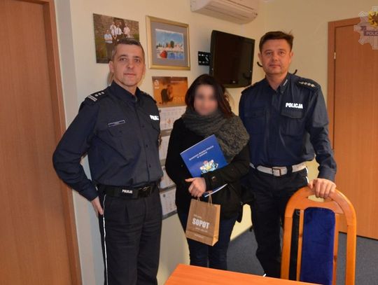 Pijany taksówkarz chciał kupić alkohol, nie sprzedano mu ...  po czym wsiadł do taksówki i odjechał