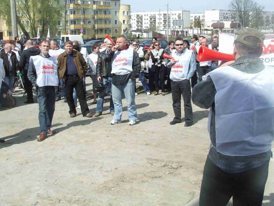 Pikieta przed bramą. Wiceprzewodniczący Solidarności wyrzucony z pracy!