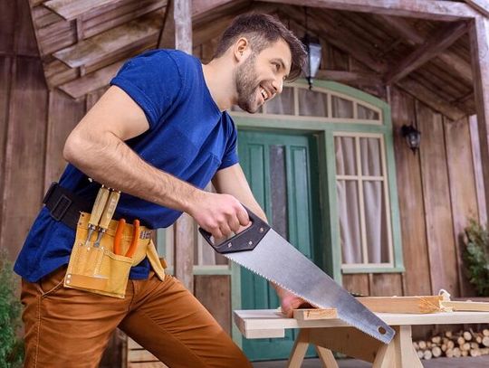 Pilarka spalinowa – praca i sztuka