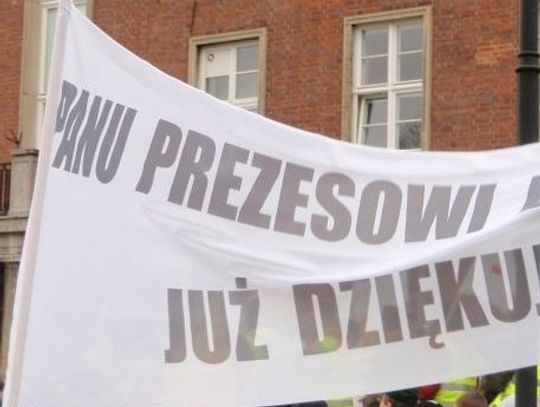 "Piłka jest dziurawa, a kasy są dwie..." Górski przewraca się w grobie