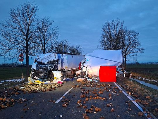 PILNE: Dwie osoby nie żyją, jedna jest ranna. Tragiczny wypadek w gminie Miłoradz. Duże trudnienia w ruchu