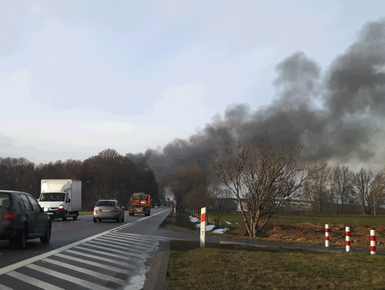 PILNE. Płonie hala magazynowa w Zajączkowie