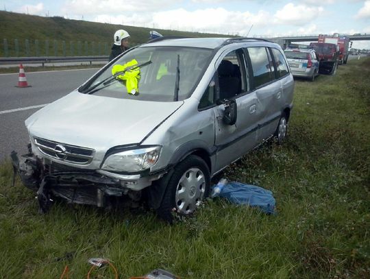 PILNE. Podwójne zderzenie na A1. Chciał pomóc, sam ucierpiał