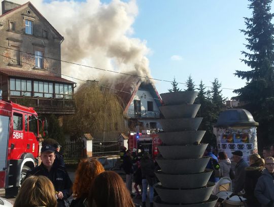 PILNE! Pożar w Gniewie! Zniszczony dach i pomieszczenia