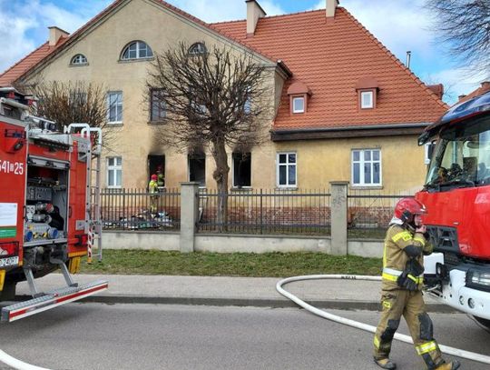 PILNE! Strażacy walczą z pożarem kamienicy przy ul. Nad Wisłą w Tczewie!!