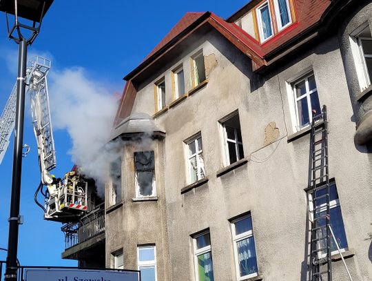 PILNE: Tragiczny pożar kamienicy przy ulicy Chojnickiej 14 w Starogardzie. Nie żyje 5-latek, 2-letnia i 1-miesięczna dziewczynka