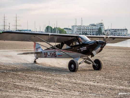 Pionierski wyczyn lotniczy na gdyńskiej plaży