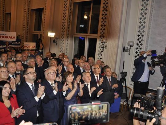 PiS zdecydowanie zwycięża w Polsce. Na Pomorzu wygrywa PO-KO