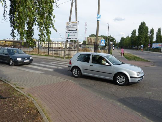 Piski opon, stłuczki, korki. "To skrzyżowanie trzeba przebudować"