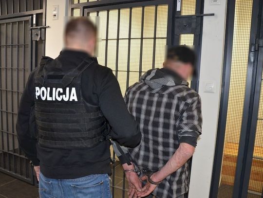 Płacił nie swoją karta bankomatową. Grozi mu 10 lat odsiadki 