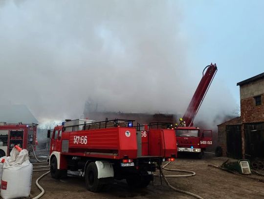 Płonął budynek mieszkalny w Tymawie. Trwa rozbiórka i dogaszanie...