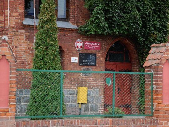 Po napaści na nauczycielkę. "Zapewnimy uczniom i nauczycielom bezpieczeństwo" - twierdzi dyrekcja