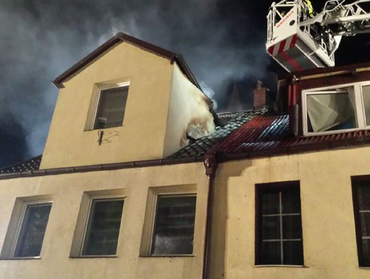 Po piątkowym pożarze w Tczewie: &quot;Akcja na raty&quot;, &quot;Ogień ukryty pod dachem&quot;