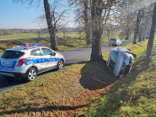 Po pijanemu, z cofniętymi uprawnieniami i skradzionym pojazdem spowodował kolizję z innym autem