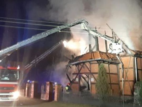 Po pożarze kościoła w Kasparusie. Wojewoda spotkał się z proboszczem parafii 