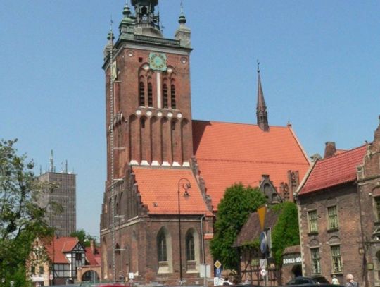 Po pożarze w kościele św. Katarzyny. Nowa kopuła, cztery wieżyczki, konserwacja wyposażenia 