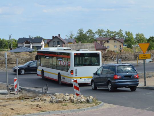 Po remoncie „jedynki”: za wąsko w ul. Norwida i brak lewoskrętu do stacji paliw