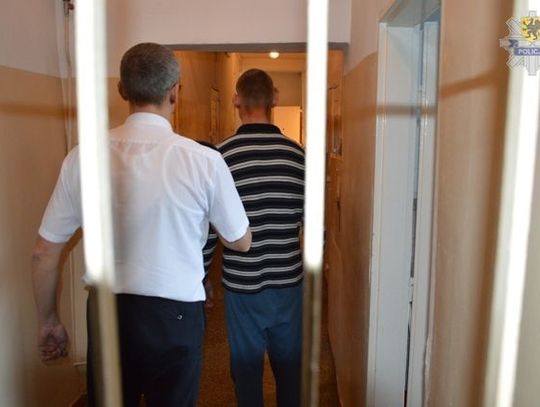  Pobili i okradli 69-latka. Poszli na zakupy i... wpadli w ręce policji  