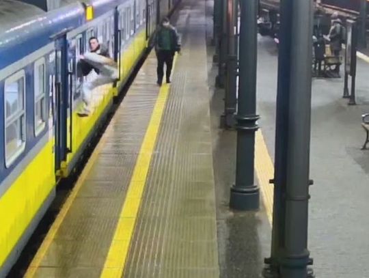 Pobili mężczyznę w SKM na trasie Gdańsk - Wrzeszcz, Gdańsk Główny. 