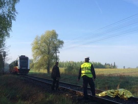 Pociąg potracił leżącego na torowisku mężczyznę