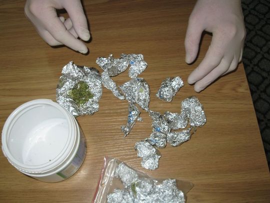 Poczęstunek z marihuany w lufce