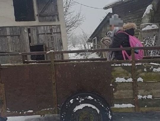 Pod wpływem alkoholu, bez uprawnień i z 8-letnim dzieckiem uciekał ciągnikiem przed policjantami