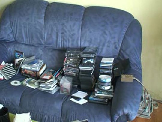 Podejrzany o rozpowszechnianie oraz posiadanie pornografii dziecięcej