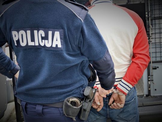 Podjechali z lawetą i ukradli opla wartego 3 tys. zł