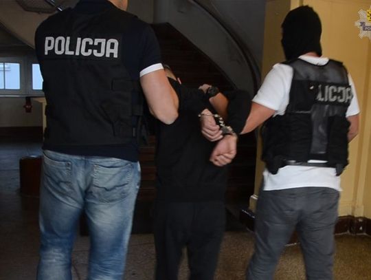 Podpalenie 5 samochodów we Wrzeszczu - zatrzymano podejrzanego