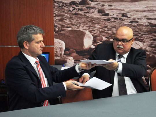 Podpisano umowę na realizację pierwszych inwestycji na molo Rybackim