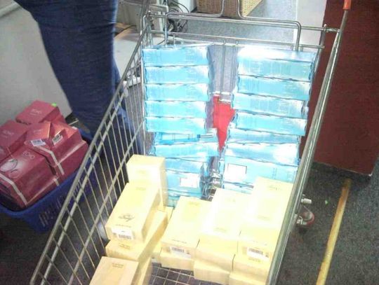 Podróby z Hong Kongu we flakonach w legalnym sklepiku