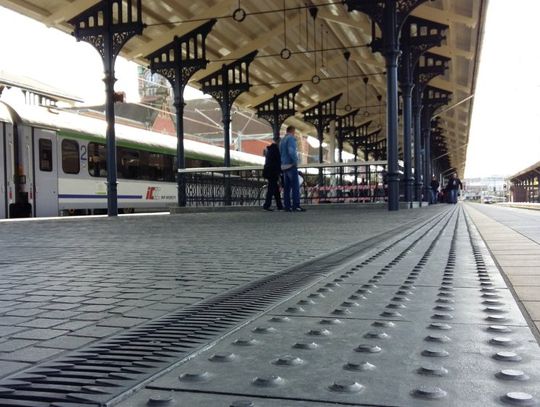 Podróżni już korzystają z przebudowanego peronu w Gdańsku Głównym