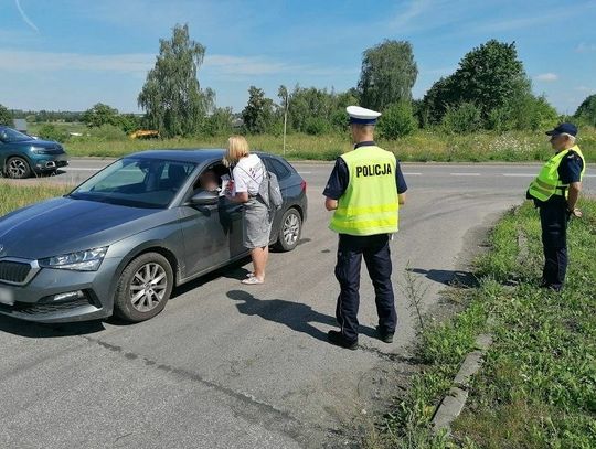 Podsumowanie akcji „Bezpieczny piątek”. Policjanci kontrolowali m.in. przejazdy kolejowe