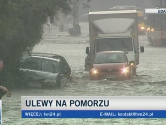 Podtopiony Gdańsk, samochody w deszczówce