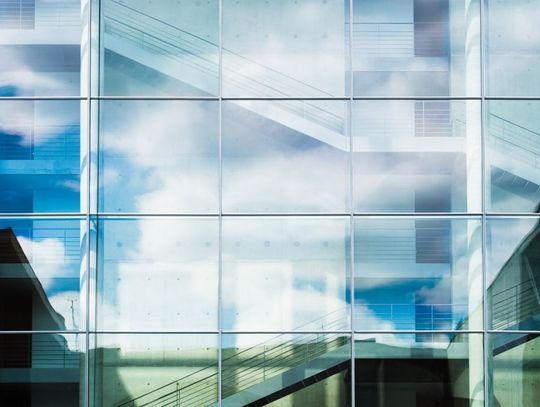 Polerowanie szyby – czym i jak poleruje się szkło?