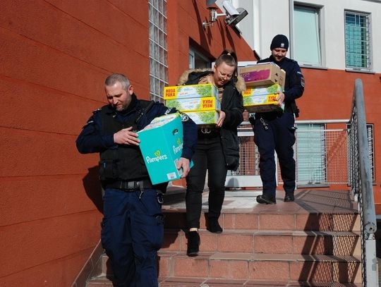 Policjanci angażują sie w pomoc dla uchodźców z Ukrainy