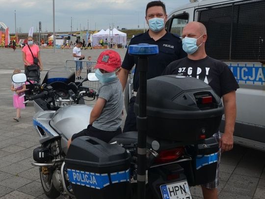 Policjanci na festynie „bezpieczni na 5” Policjanci na festynie „bezpieczni na 5”