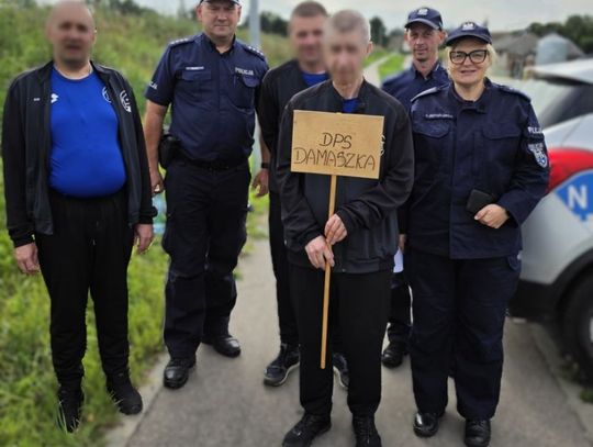 Policjanci na trasie VII Marszu na orientację