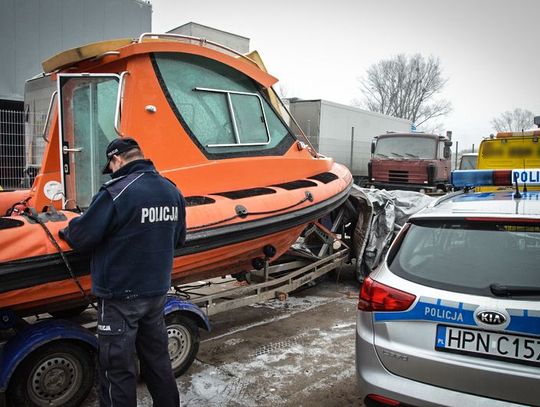Policjanci odnaleźli skradzioną w Wielkopolsce motorówkę WOPR-u